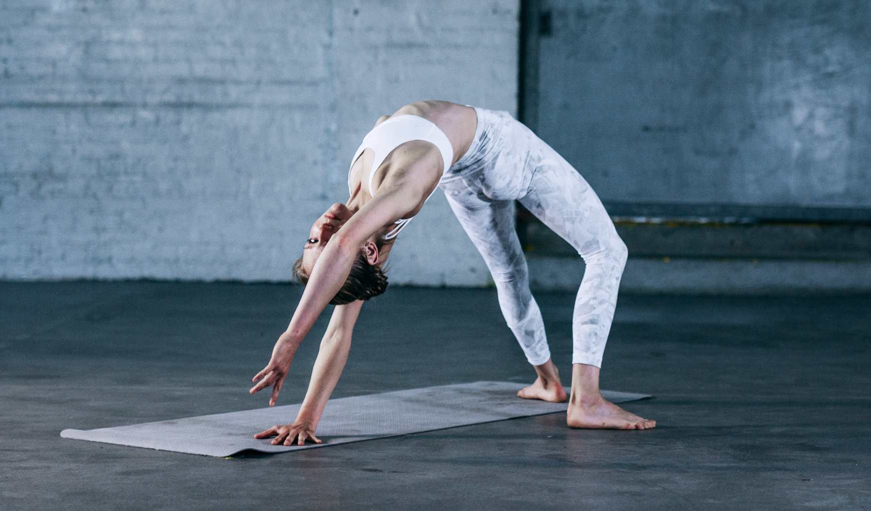 Jessica Gabrielli doing yoga - jagiroha_movement